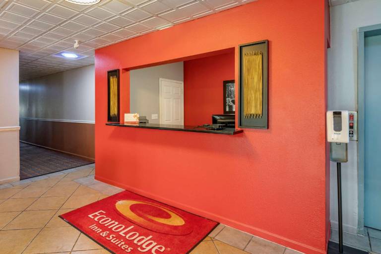 Econo Lodge Inn & Suites Granite City - St. Louis — photo 5