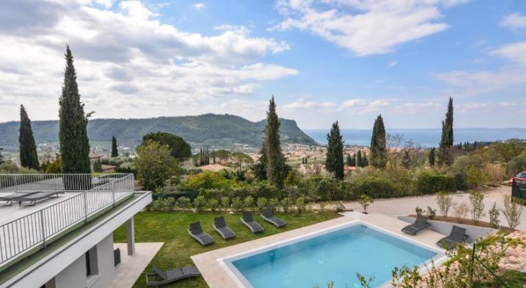Charming lodge with yard, private pool & terrace | Pets are welcome in Affi