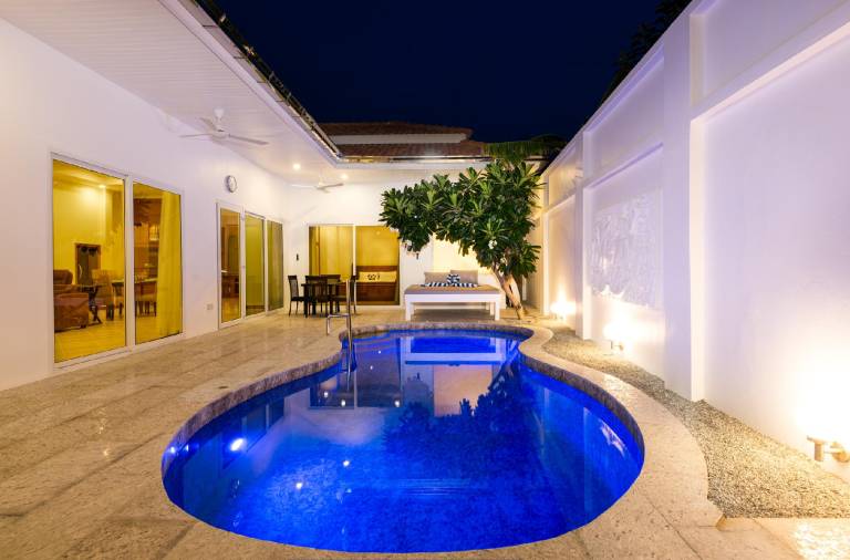 Luxury 2BR private pool villa 800m to beach in Chonburi