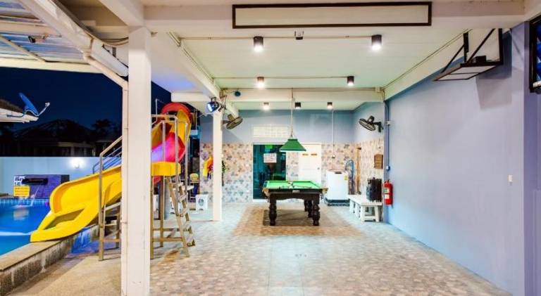 Villa with pool — photo 4