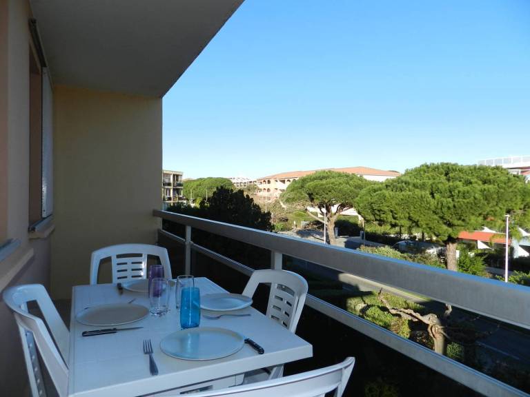 Rental apartment with 2 rooms for 6 persons — photo 2