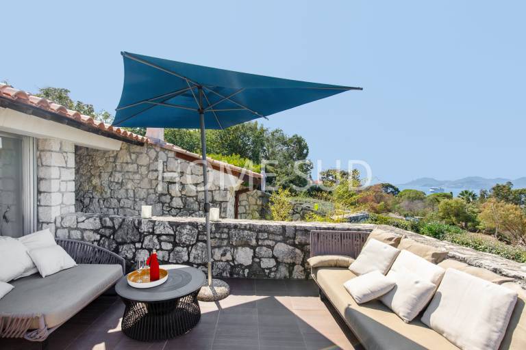 Fully equipped spacious villa with private pool, barbeque & patio | Pet-friendly — photo 4