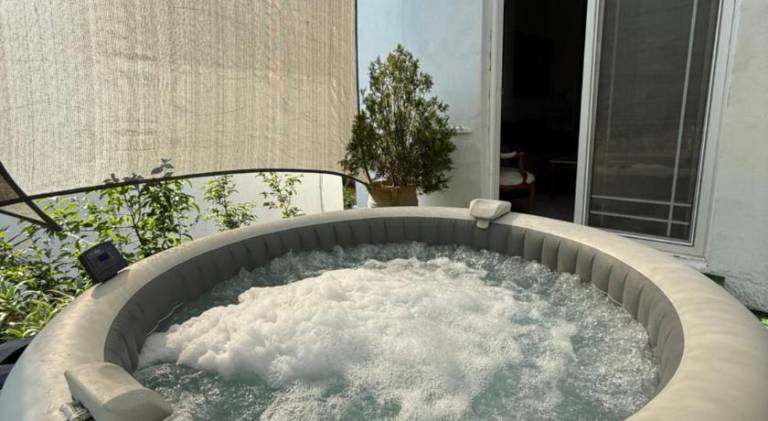 Vacation home with pool, terrace & jacuzzi — photo 3