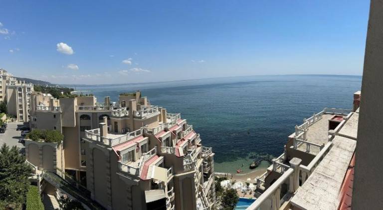Holiday apartment with pool | Next to the beach | Pet-friendly in Varna
