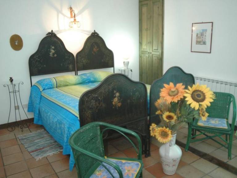 Holiday apartment with grill, pool & patio — photo 2