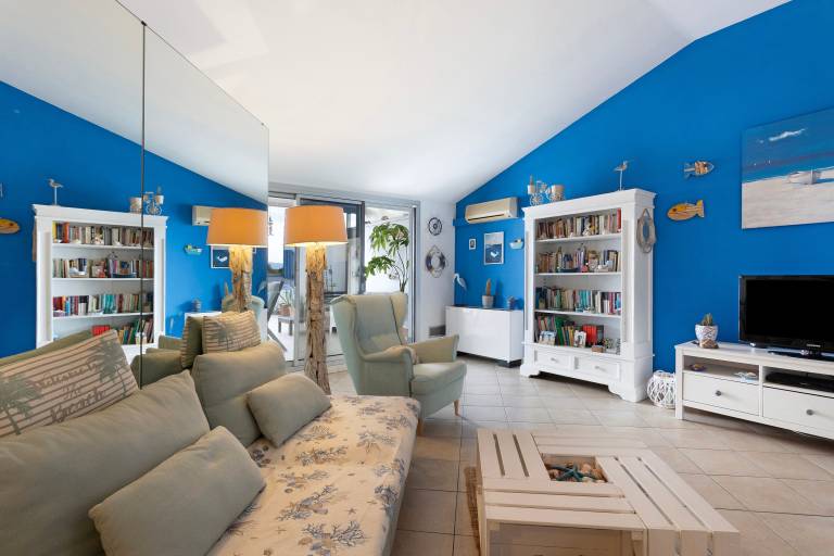 Apartment 'Attico Con Terrazza A Viareggio' with Mountain View, Shared Terrace and Air Conditioning — photo 3