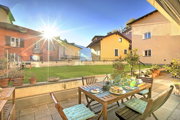 Family-oriented pleasant rental apartment with terrace & yard | Water view | Pet-friendly in Brissago