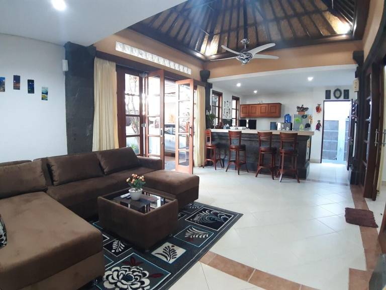 Villa with pool — photo 3
