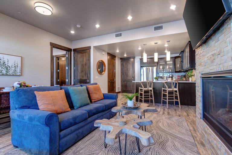 Family-friendly condo with pool, jacuzzi & grill | Mountain view | Next to the ski | Pets allowed — photo 4