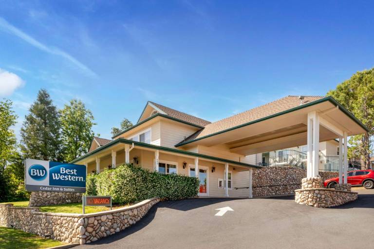 Best Western Cedar Inn & Suites