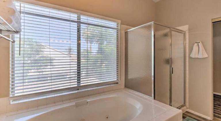 House with jacuzzi — photo 4