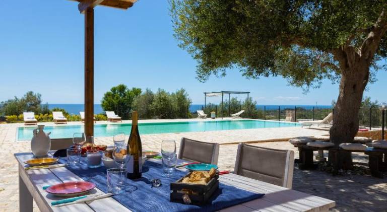Villa with pool in Patu
