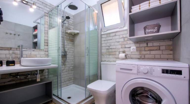 Apartment with pool & jacuzzi — photo 2