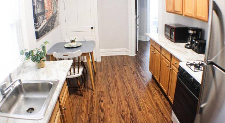 3 BR - Off Street Parking - Amazing View Nearby — photo 4