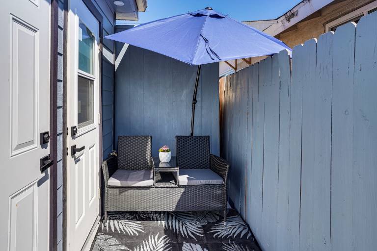Newly Updated! Commuter-Friendly Anaheim Home — photo 3