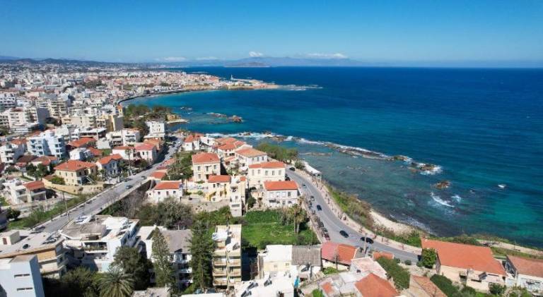 Apartment with patio in Chania