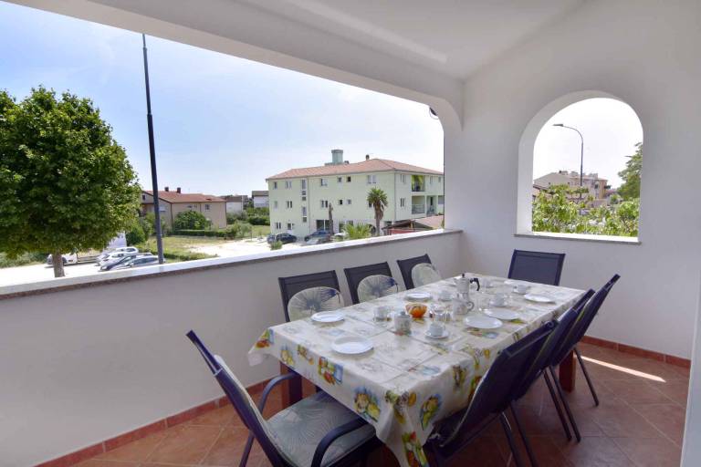 Holiday apartment with yard & barbecue — photo 4