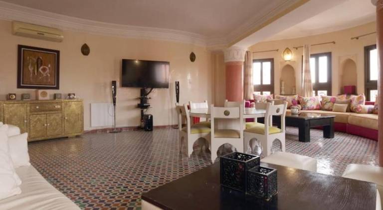 Rental apartment with 3 rooms for 6 persons — photo 2