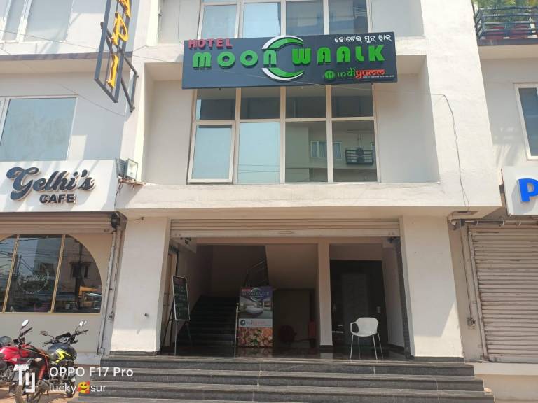 Hotel Moon Waalk