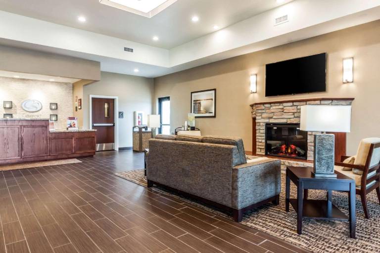 Comfort Suites University — photo 4