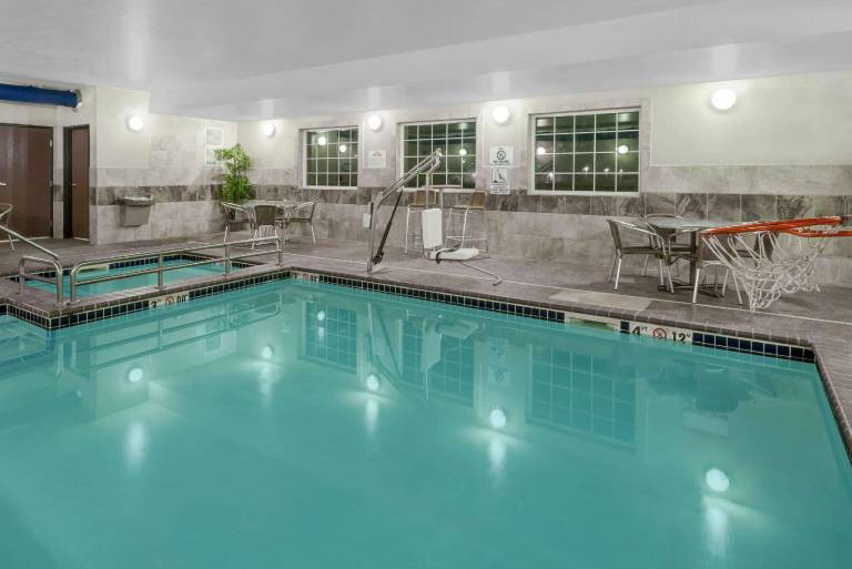 Baymont by Wyndham Minot — photo 3