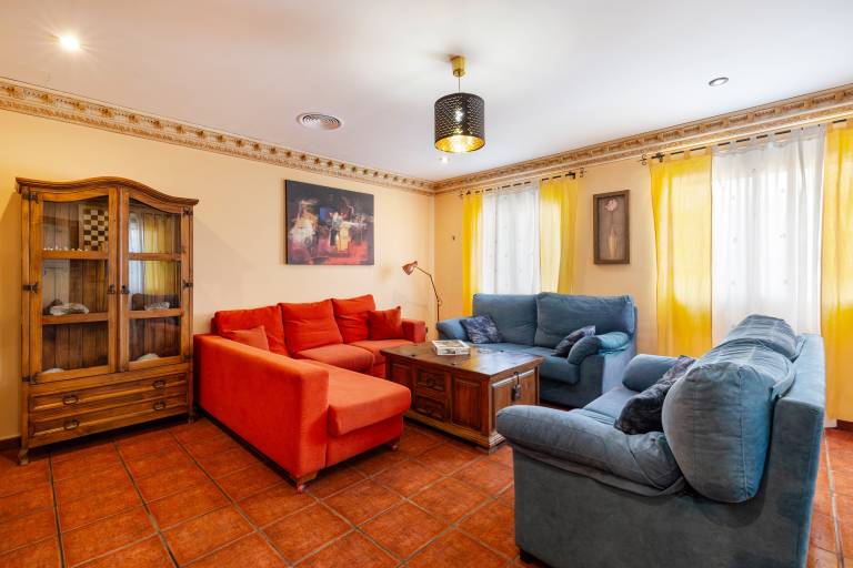 Children-friendly charming vacation home with terrace, private pool & jacuzzi | Garden view | Suitable for remote work | Pets allowed — photo 5