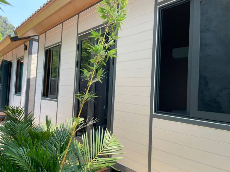 Holiday apartment with BBQ, yard & terrace in Bo Trach