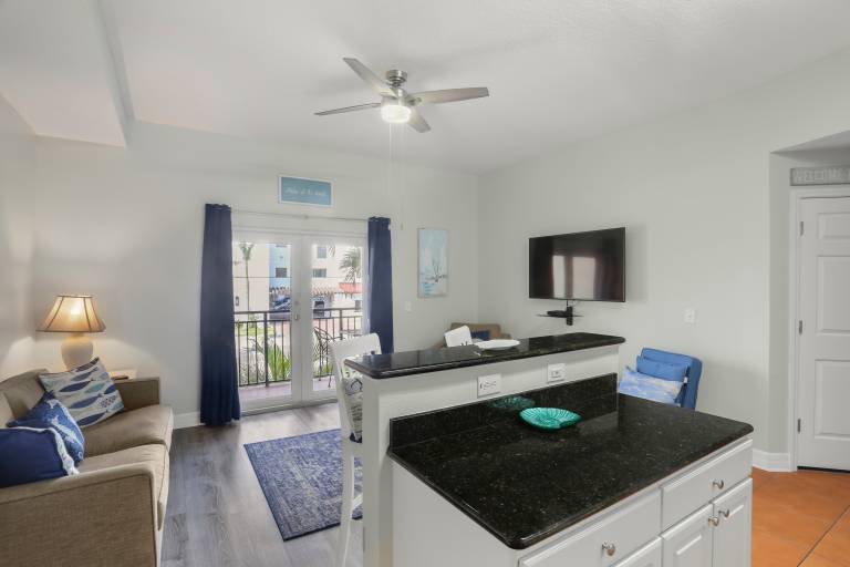 Children-friendly charming condo with hot tub & heated pool | Close to the beach | Dogs allowed — photo 3