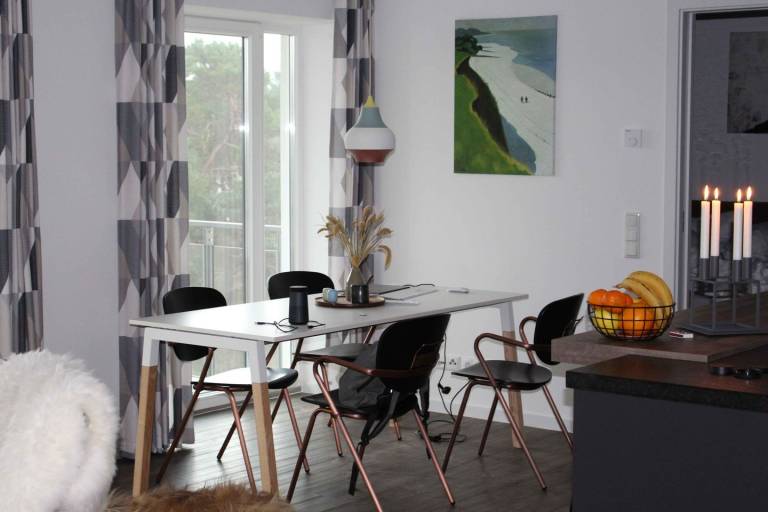 FeWo Treibholz: Komfortables 81m² Apartment mit Balkon, 2 Bädern & Strandzugang in Binz