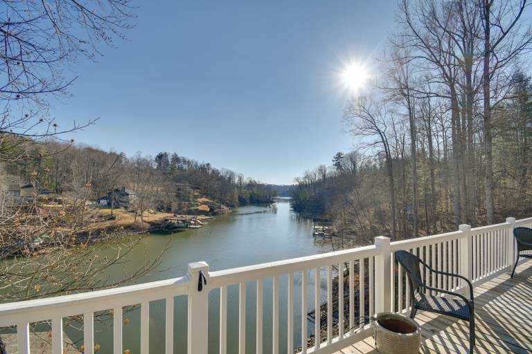 Private Hot Tub! Getaway on Smith Mountain Lake — photo 4