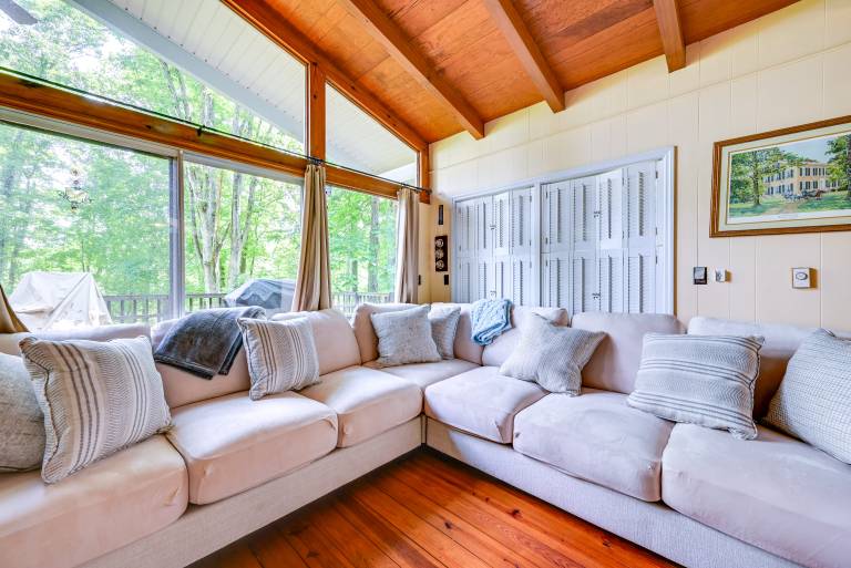 Waterfront Nolin Lake Gem: Guest House & Balcony — photo 4