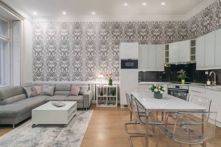 Central Ruin bar 2 bedroom 1 5 bath Apt Sleeps 6