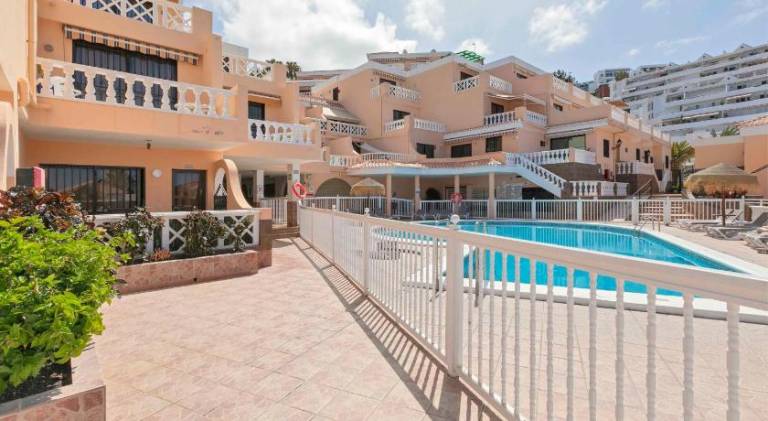 Holiday apartment with terrace & heated pool — photo 5
