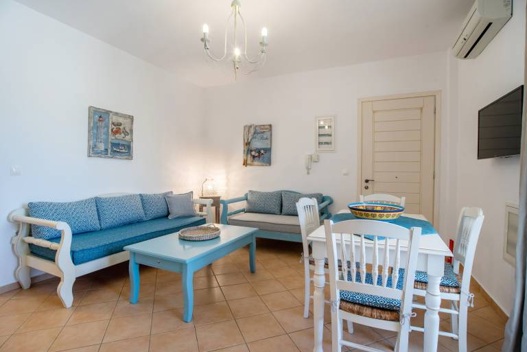 Aparthotel with patio & grill | Sea view | Close to the beach | Pet-friendly — photo 4