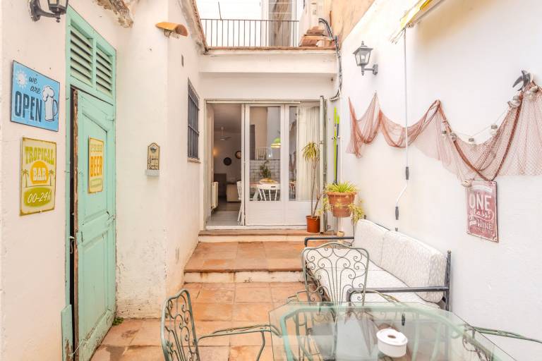 House with yard, terrace & fast internet | City view in Begur