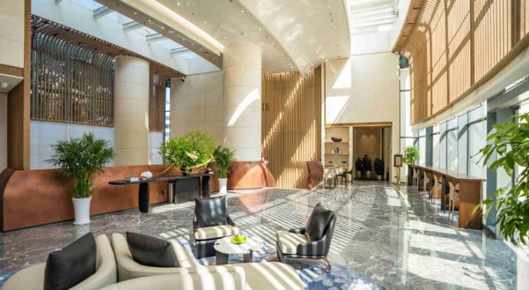 Serviced apartment with terrace, pool & garden | Suitable for remote work — photo 3