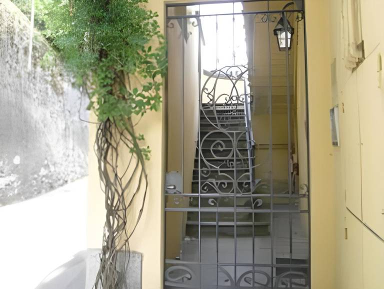 Holiday apartment with terrace in Bellagio
