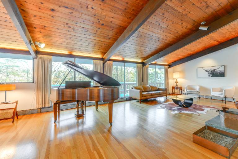 World Cup Home Base: Gorgeous MCM Deck House! — photo 5