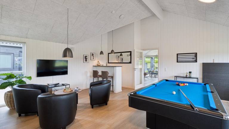 Child-friendly charming house with grill, private pool & garden | Close to the beach | Pets allowed — photo 4
