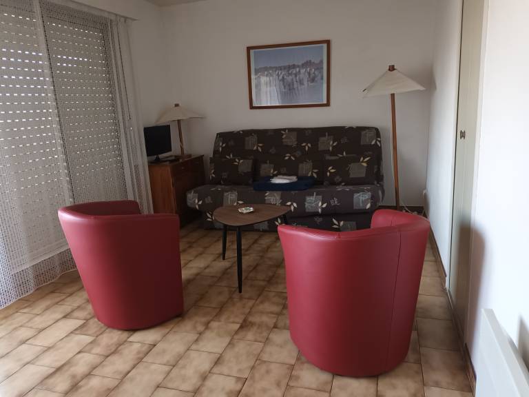 Holiday apartment with patio — photo 2