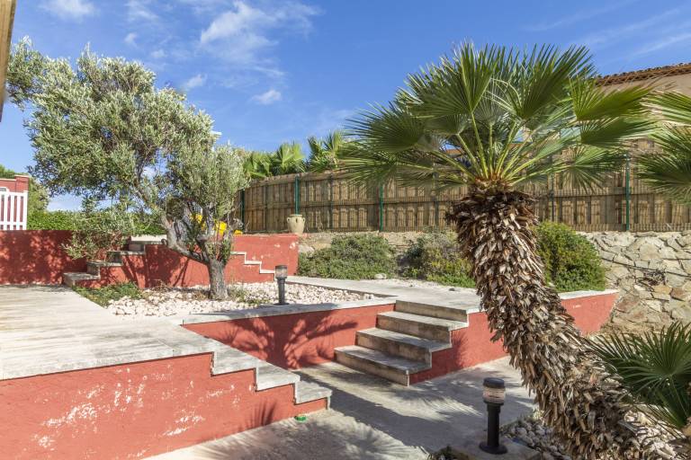 Villa with private pool, patio & yard — photo 5