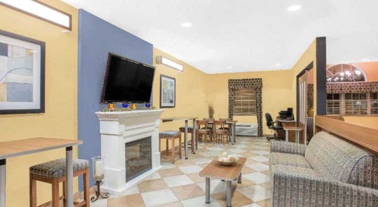 Microtel Inn & Suites by Wyndham Chili/Rochester Airport — photo 2