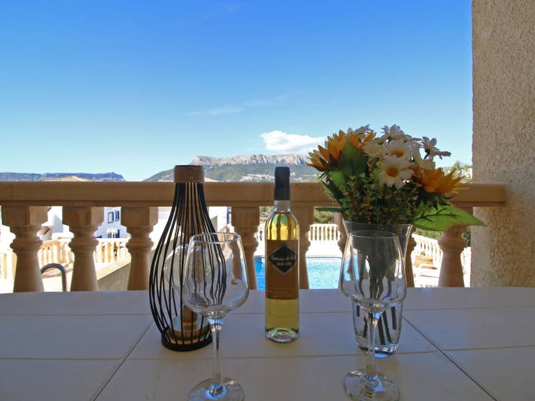 Family-friendly house with patio, barbecue & private pool | Mountain view | Pet-friendly — photo 2