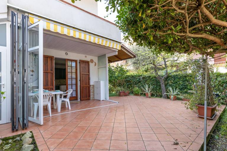Fully equipped apartment with grill, patio & yard | Suitable for remote work | Pets allowed — photo 5
