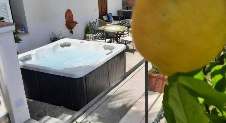 Wonderful holiday apartment with hot tub | Pets are welcome in Agerola