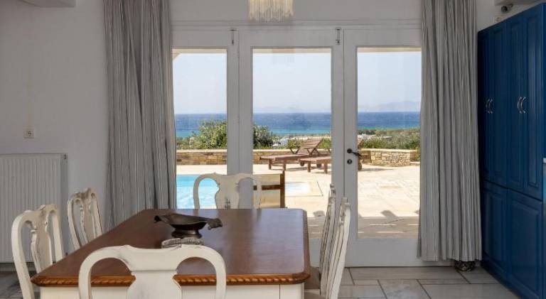 Holiday apartment with pool, yard & patio — photo 3