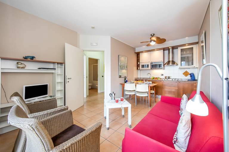 Holiday apartment with patio | Lake view — photo 4