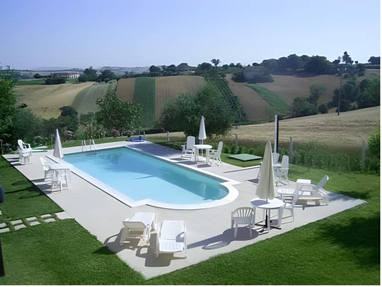 Holiday apartment with yard, pool & terrace | Pet-friendly — photo 3