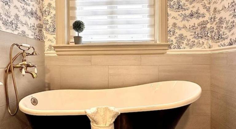 Spacious house with hot tub | Pets are welcome — photo 5