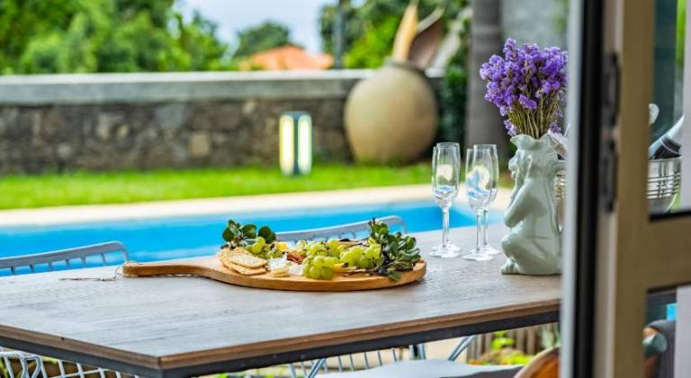 Fully equipped villa with BBQ, private pool & yard | Suitable for remote work | Pet-friendly — photo 4